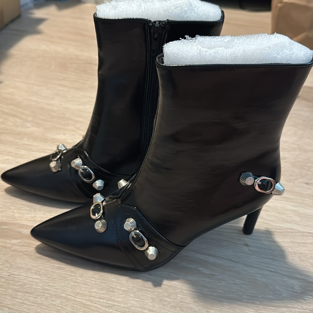 Jude Hardware Booties NEW 🏷️ - Picture 3 of 11